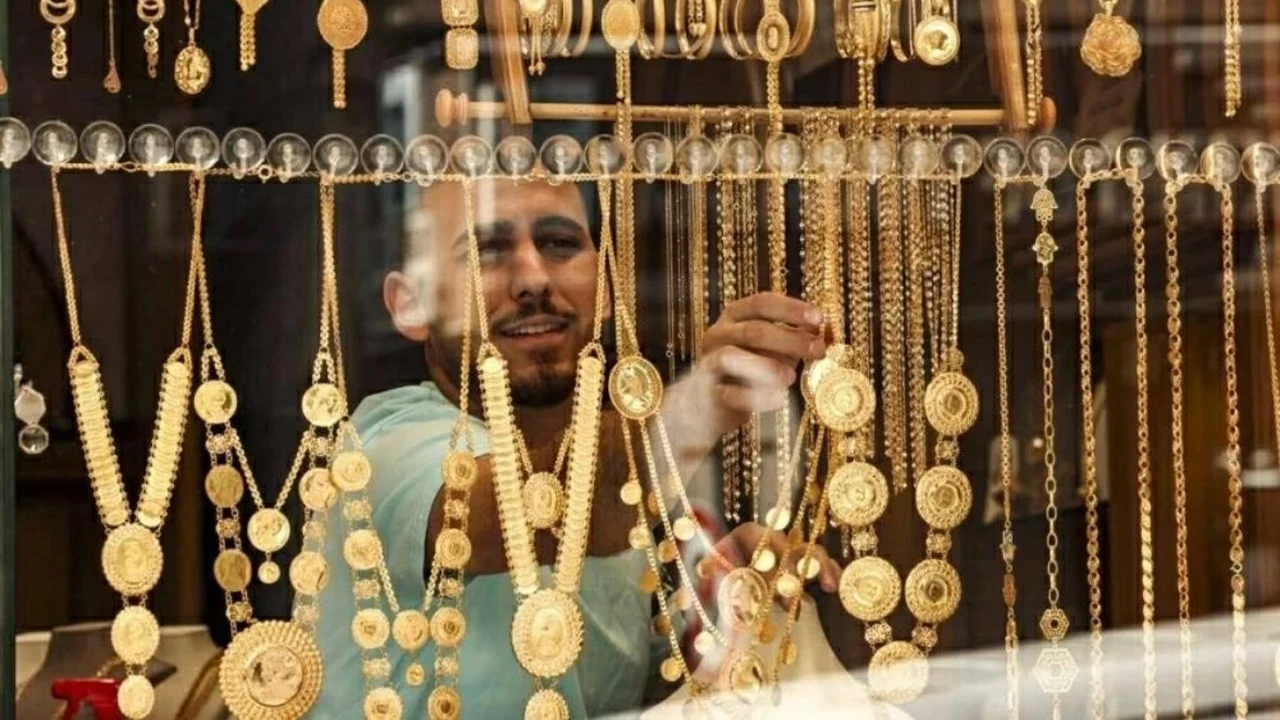 مفاجأة في سعر جرام الذهب عيار 21 بعد قفزة الـ 600 جنيه الأخيرة